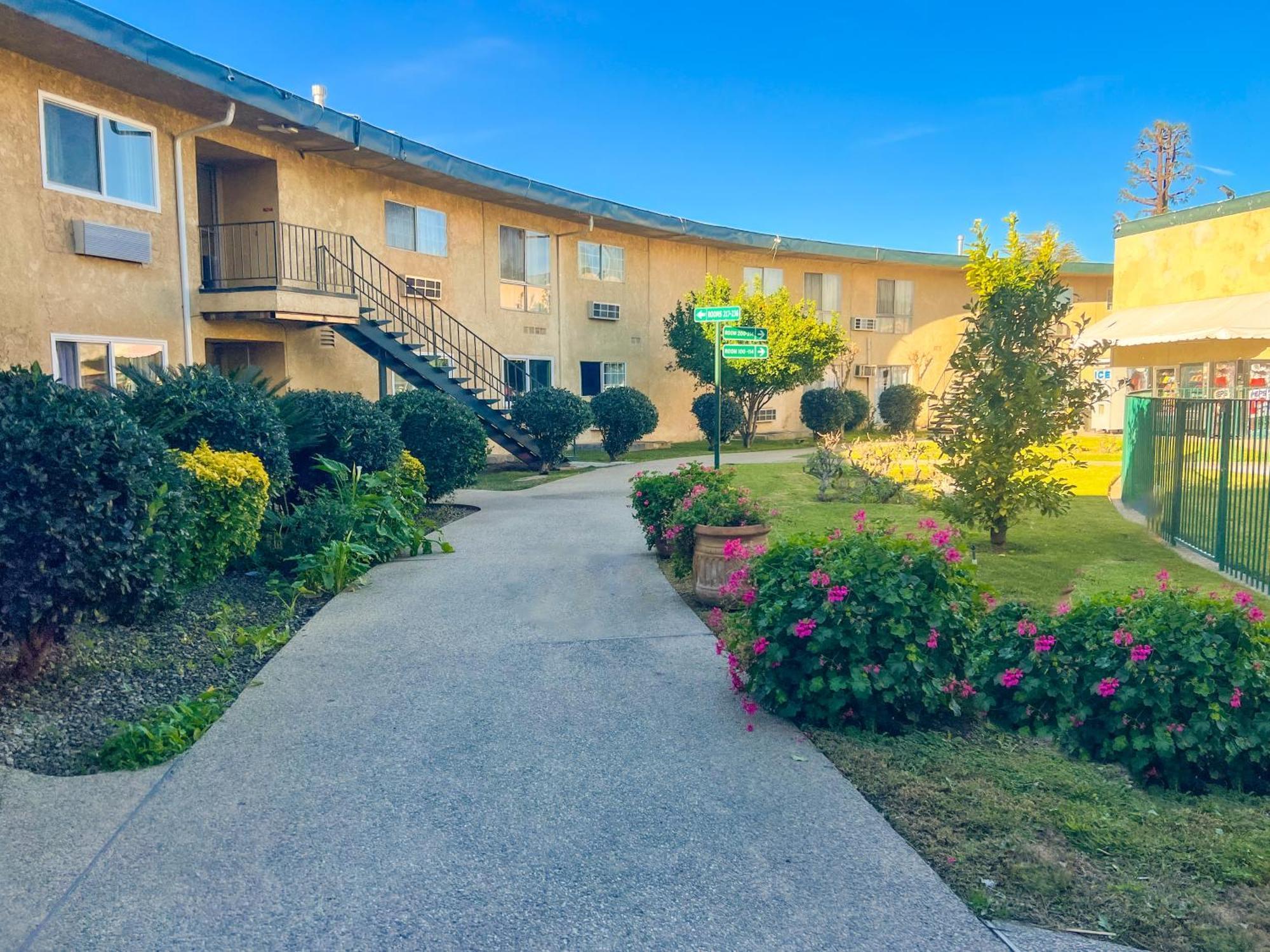 Hometown Inn North Hills San Fernando Extérieur photo